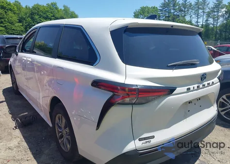 2021 Toyota Sienna Le from USA, damaged, VIN 5TDKSKFCXMS005371